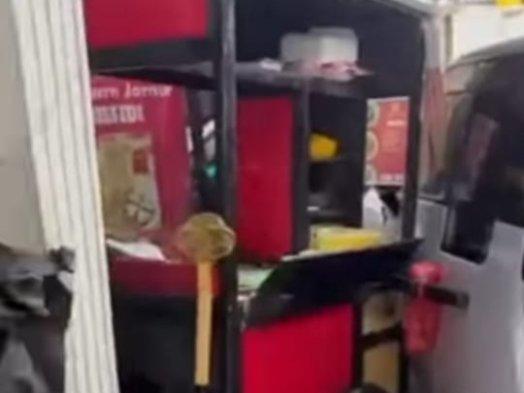 Gerobak Mie Ayam Tertabrak