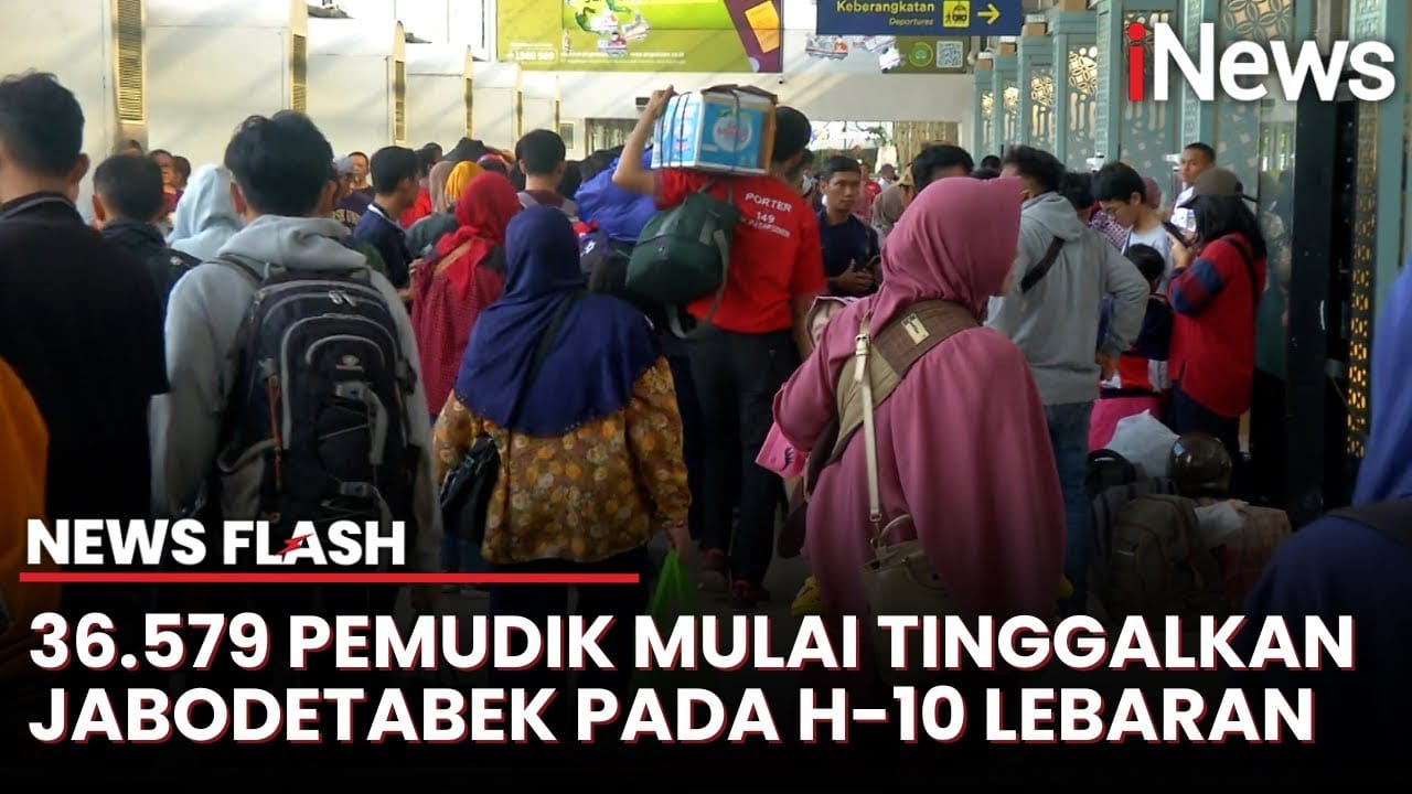 Pemudik di Stasiun Gambir