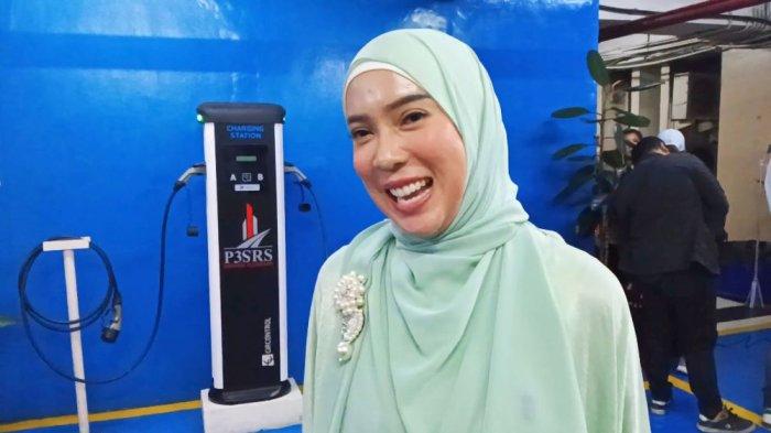Fitri Tropica dan keluarganya