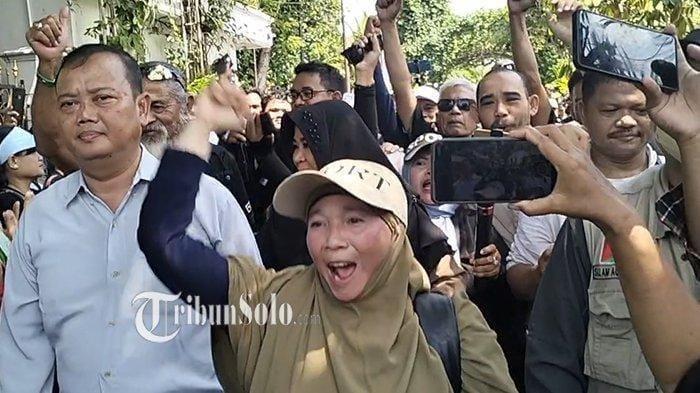 Rumah Jokowi Digeruduk Massa